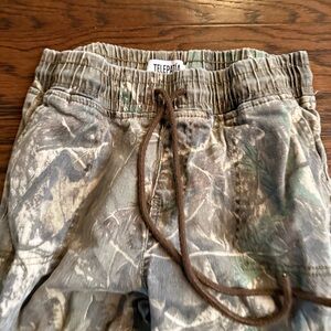 Telepatia Women’s Camouflage Jogger Pants size 5 trendy elastic waist